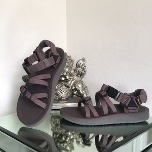 Teva sandal size 6